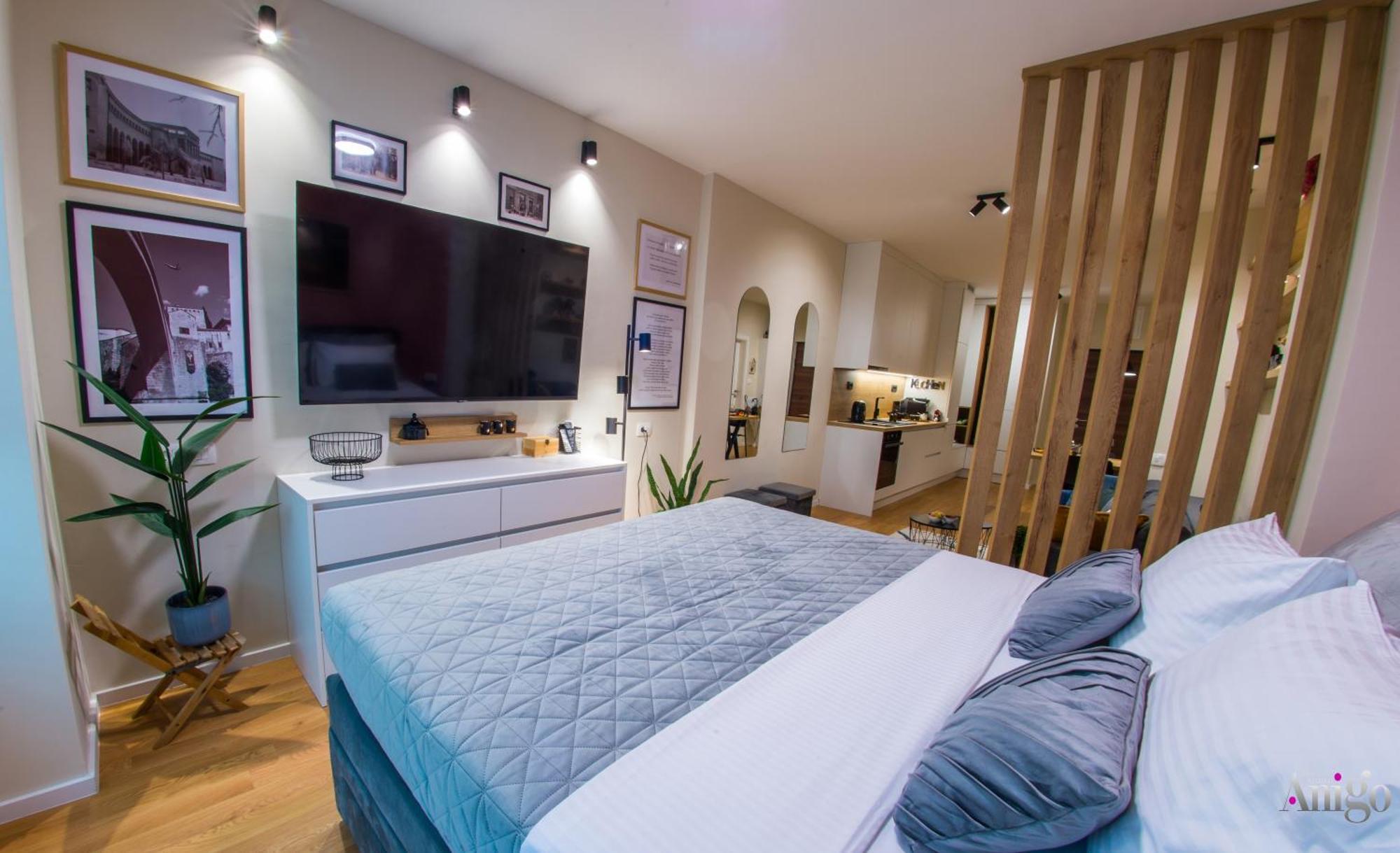 Iris Apartment *